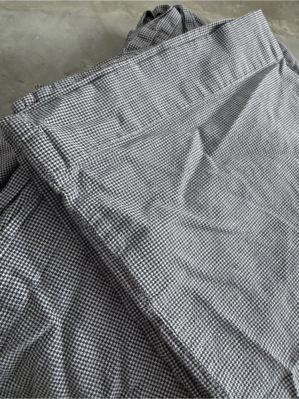 West Elm Micro black and white houndstooth patterned cotton queen sheet set